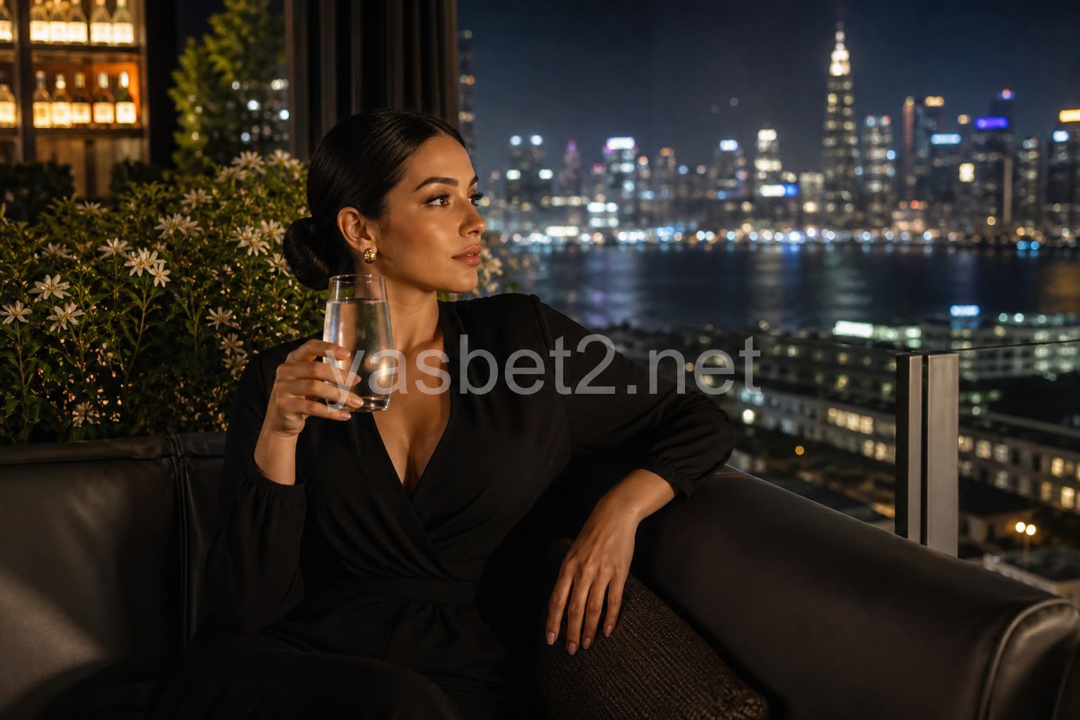تراس غروب با لیوان و دفترچه محاسبه گردش بونوس